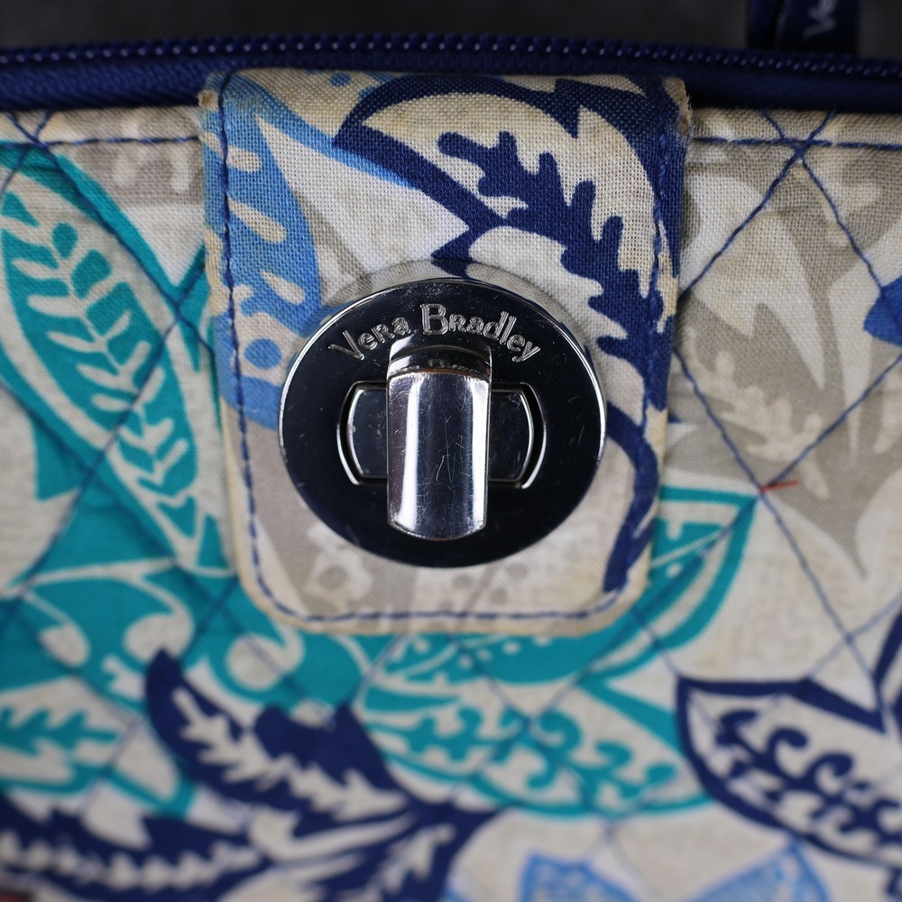 Vera Bradley Wallet Womens One Size Blue Floral Quilted Zip Around Turnlock - Picture 4 of 7